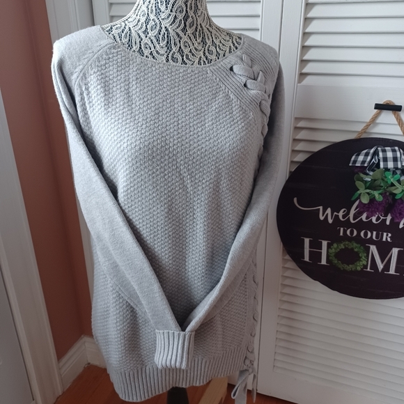 Le Chateau Cable Knit Sweater Side Braid Detail Warm Super Soft - Picture 2 of 12